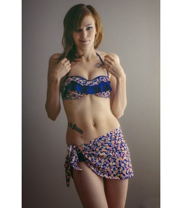 Siniset kukkakuvioiset bikinit + pareo