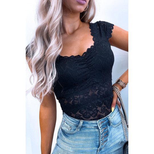 Black short-sleeved lacy...