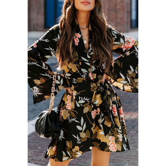 Black wide-sleeved wrap...