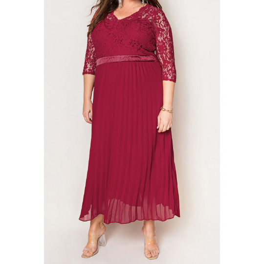 Punainen pitsikoristeinen...