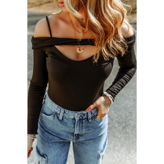 Musta kurkistusaukollinen...