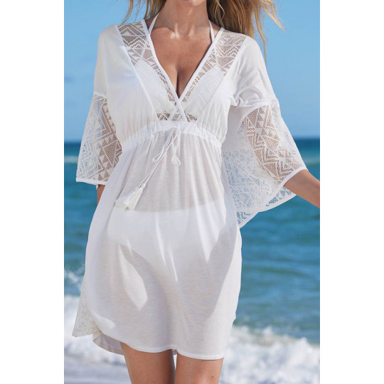 Valkoinen pitsikoristeinen...