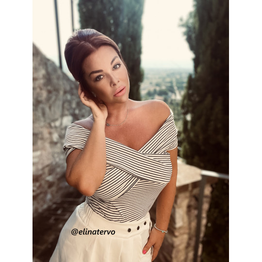 Valkomusta raidallinen...