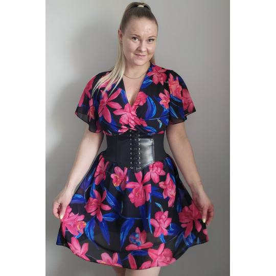 Musta leveä tekonahkainen...