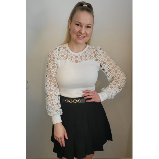 Vit långärmad skjorta med...