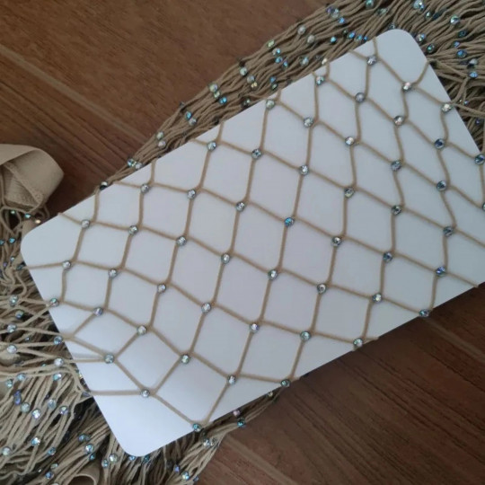 Beiget strassikoristeiset...