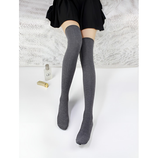 Tummanharmaat ylipolvensukat