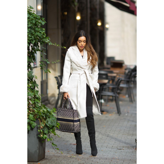 Beige pitkä takki...